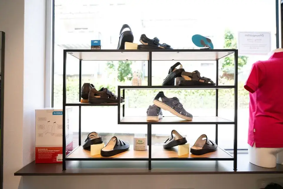 Bequemschuhe im Schaufenster – Orthopädieschuhtechnik Bader Hersbruck